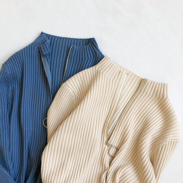 Modern női ruha négy színben, hosszú ujjal és cipzárral