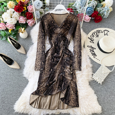 Rochie de dama cu maneci lungi, decolteu spitz si model animal in patru culori