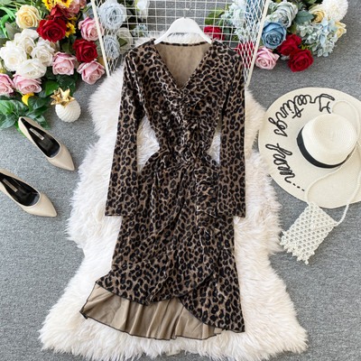 Rochie de dama cu maneci lungi, decolteu spitz si model animal in patru culori