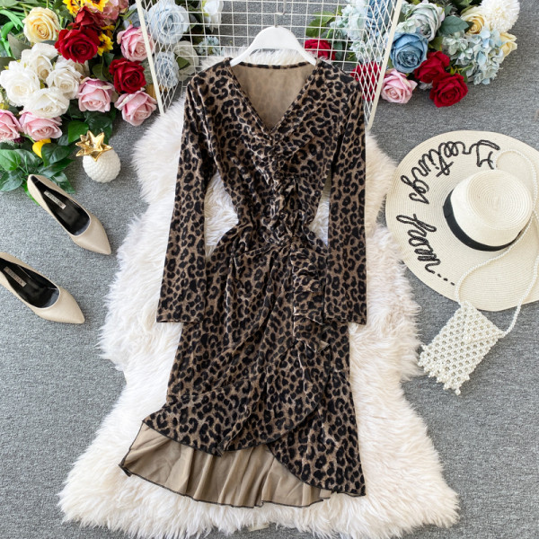 Rochie de dama cu maneci lungi, decolteu spitz si model animal in patru culori