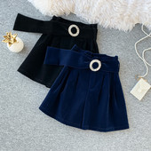 Női bársony rövidnadrág övvel és magas derékkal, fekete és kék színben