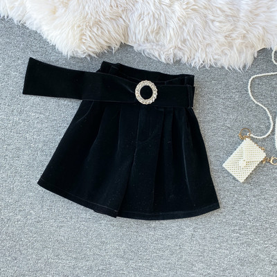 Női bársony rövidnadrág övvel és magas derékkal, fekete és kék színben