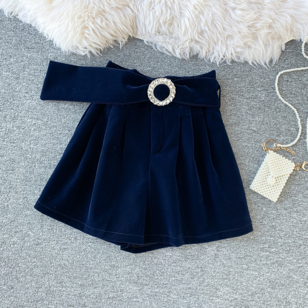 Női bársony rövidnadrág övvel és magas derékkal, fekete és kék színben