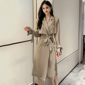 Stílusos női kabát spitz nyakkivágással és derékövvel bézs és fekete színben