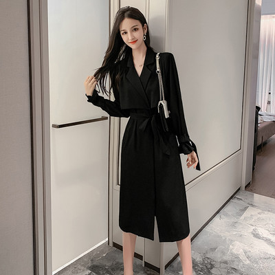 Stílusos női kabát spitz nyakkivágással és derékövvel bézs és fekete színben