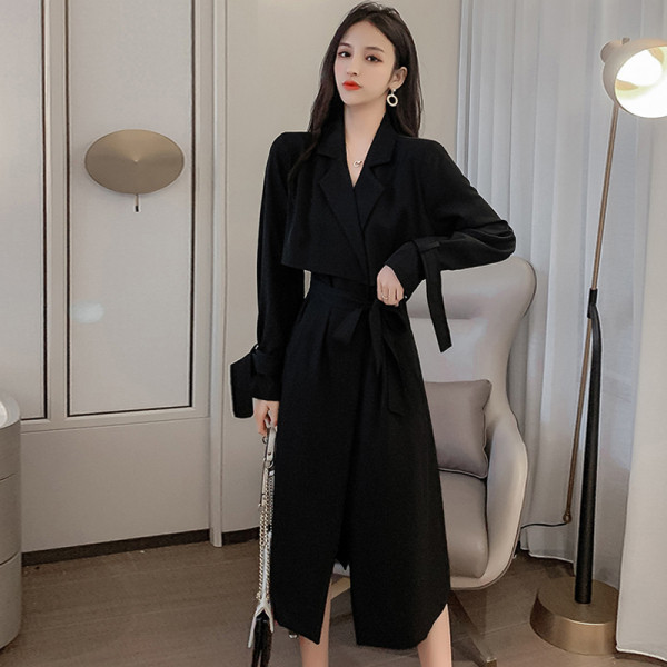 Stílusos női kabát spitz nyakkivágással és derékövvel bézs és fekete színben