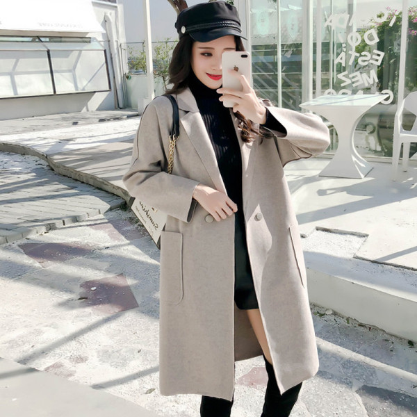 Aktuális női őszi-téli kabát zsebekkel bézs és kék színben