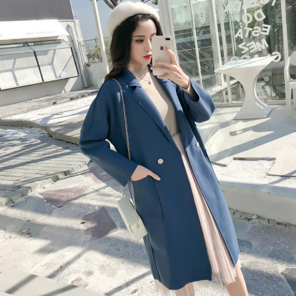 Aktuális női őszi-téli kabát zsebekkel bézs és kék színben