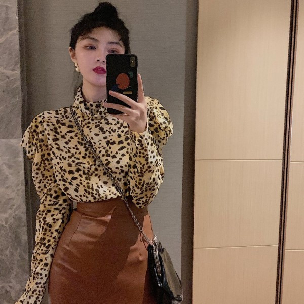 Női tüll ing leopárd mintával és puffos ujjakkal