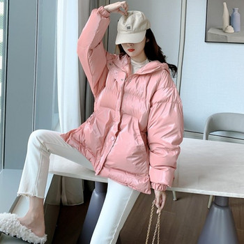 Női téli kabát kapucnival és zsebekkel rózsaszín, fehér és fekete színben