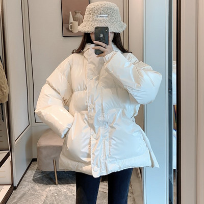 Női téli kabát kapucnival és zsebekkel rózsaszín, fehér és fekete színben