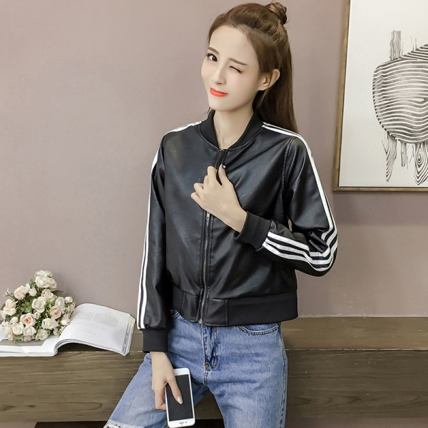 Női sport-alkalmi bőrkabát, az ujjakon fehér szegéllyel