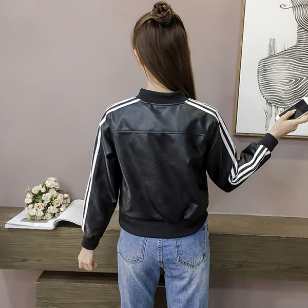 Női sport-alkalmi bőrkabát, az ujjakon fehér szegéllyel