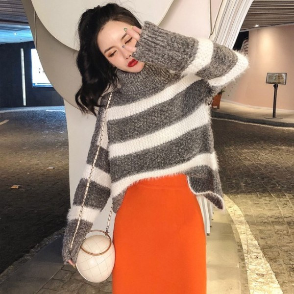 Női téli csíkos pulóver pólógallérral