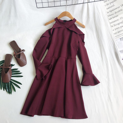 Női ruha négy színben, lótusz ujjú, csupasz vállakkal