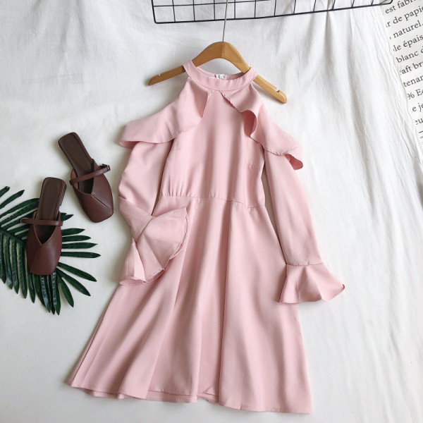 Női ruha négy színben, lótusz ujjú, csupasz vállakkal