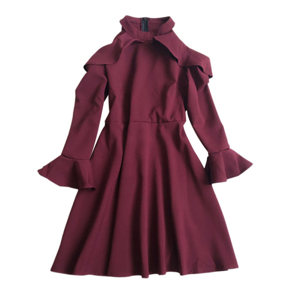 Női ruha négy színben, lótusz ujjú, csupasz vállakkal