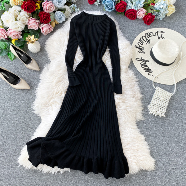 Modern női kötött ruha ovális nyakkivágással és hosszú ujjakkal, négy színben