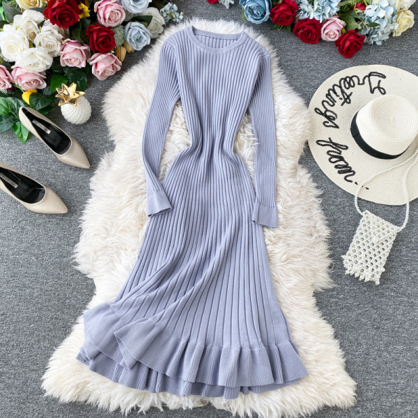 Modern női kötött ruha ovális nyakkivágással és hosszú ujjakkal, négy színben