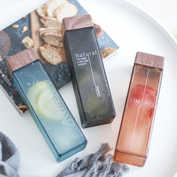 Sticlă de plastic termorezistentă cu inscripție negru, alb, albastru și galben - 450 ml