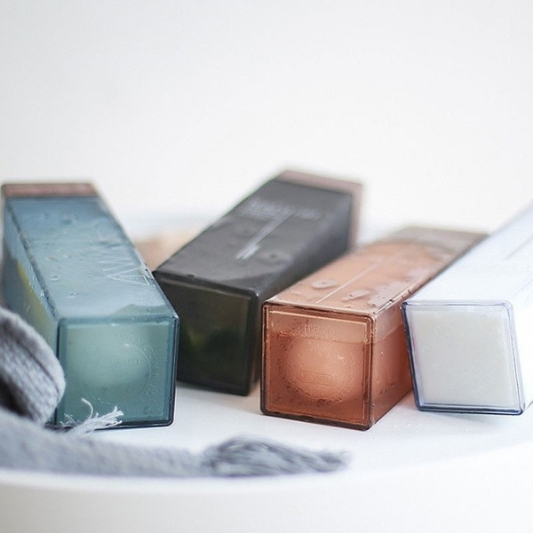 Sticlă de plastic termorezistentă cu inscripție negru, alb, albastru și galben - 450 ml