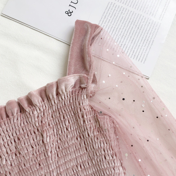 Bluză de damă modernă în cinci culori, cu decolteu pătrat