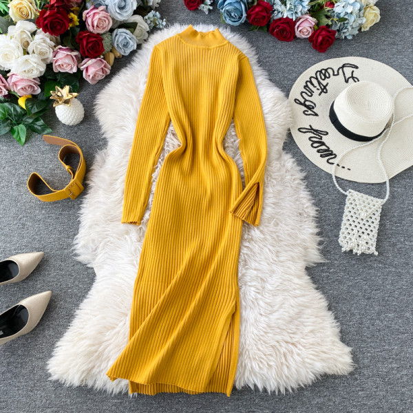 Női lezser hosszú kötött ruha hasítékkal és hosszú ujjú fekete és sárga színben