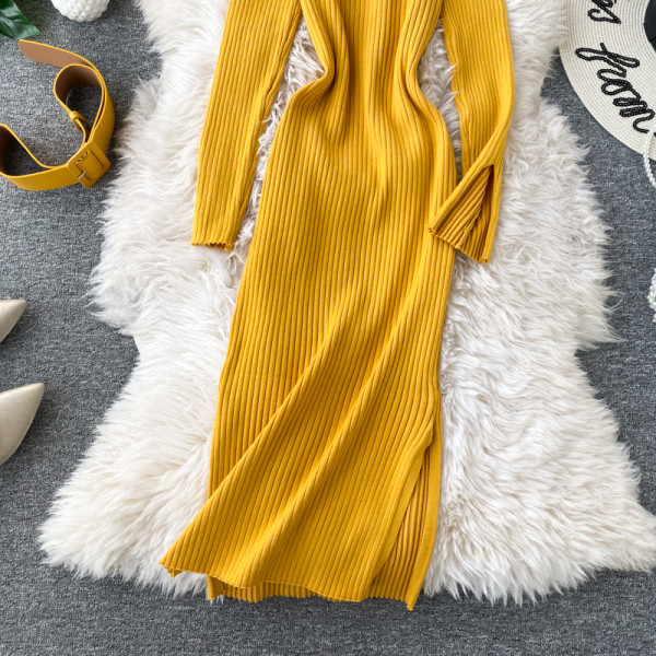 Női lezser hosszú kötött ruha hasítékkal és hosszú ujjú fekete és sárga színben