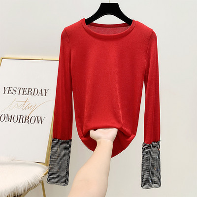 Modern női blúz kerek nyakkivágással, szürke, fekete és piros kövekkel