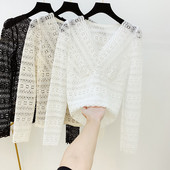 Bluză de damă din dantelă cu decolteu spitz în trei culori