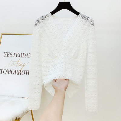 Bluză de damă din dantelă cu decolteu spitz în trei culori