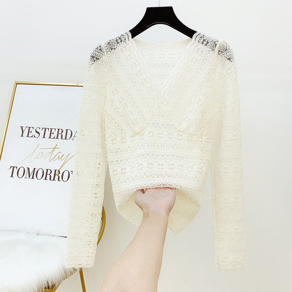 Bluză de damă din dantelă cu decolteu spitz în trei culori