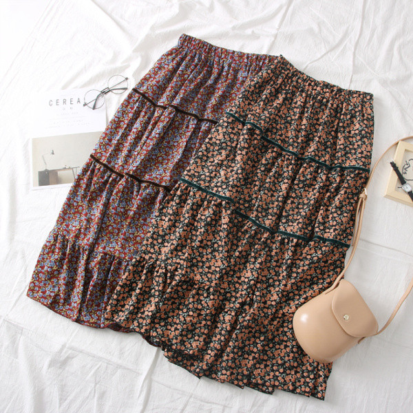 Női szoknya virágmotívumokkal retro stílusú - szabású modell