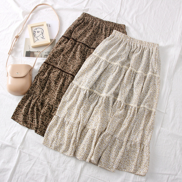 Női szoknya virágmotívumokkal retro stílusú - szabású modell