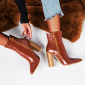 Modern női csizma vastag sarkú fekete és barna műbőrből