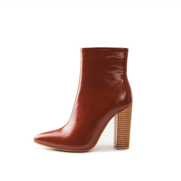 Modern női csizma vastag sarkú fekete és barna műbőrből