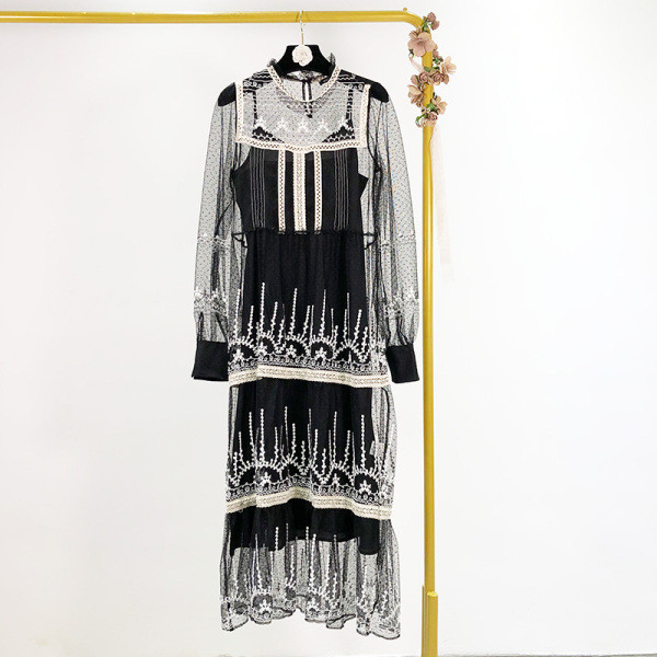 Modern női tüll ruha két részes fekete színben, csipkével