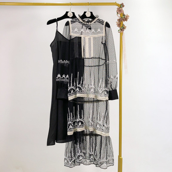 Modern női tüll ruha két részes fekete színben, csipkével