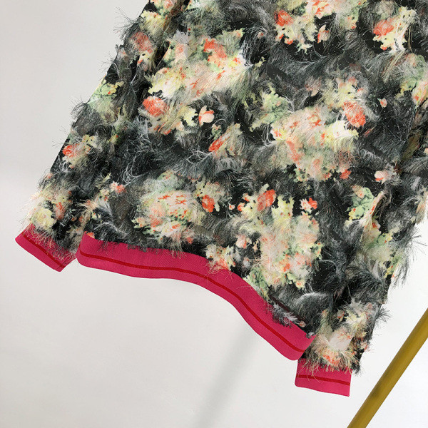 Virágmintás női blúz 3D elemekkel