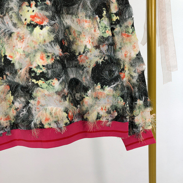 Virágmintás női blúz 3D elemekkel