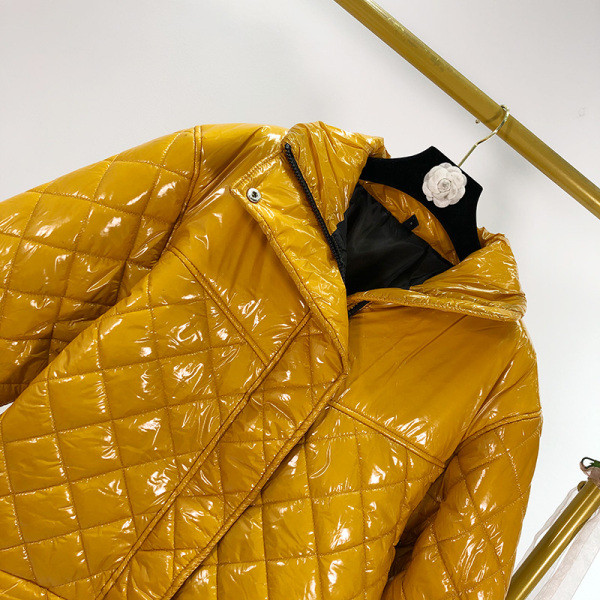 Geaca scurta de toamna-iarna cu fermoar de culoare maro