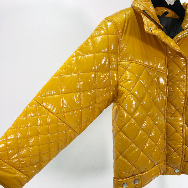 Geaca scurta de toamna-iarna cu fermoar de culoare maro