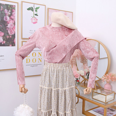 Női blúz alacsony bársony gallérral több színben