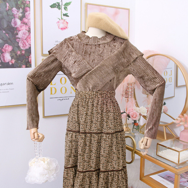 Női blúz alacsony bársony gallérral több színben