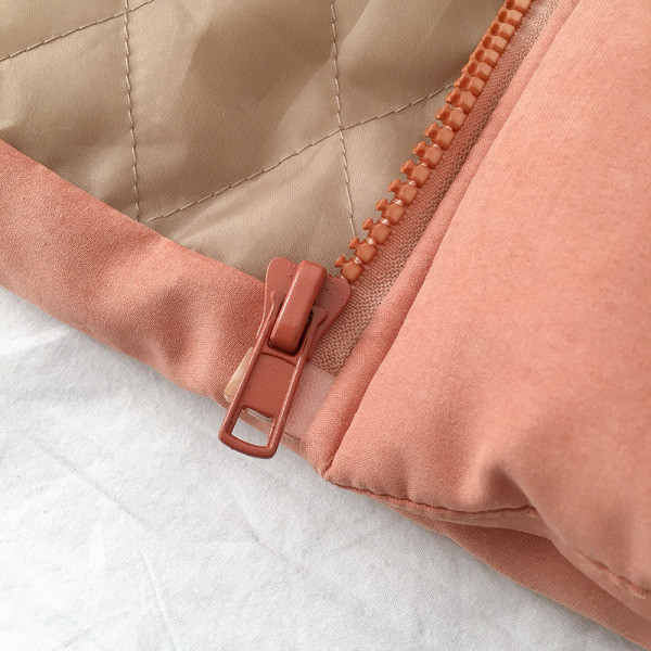 Modern női téli kabát kapucnival és zsebekkel, három színben