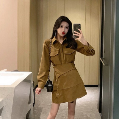 Őszi-téli női ruha hosszú ujjal, fekete szabásmintával