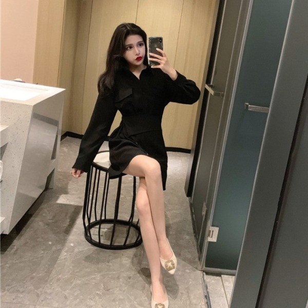 Őszi-téli női ruha hosszú ujjal, fekete szabásmintával