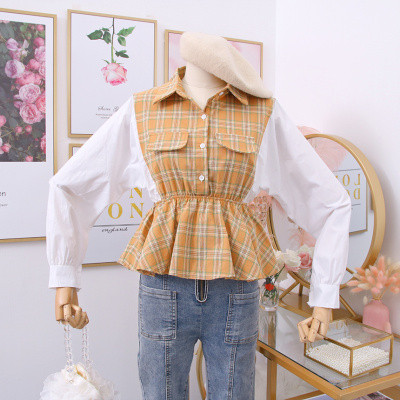 Cămașă de damă în carouri cu guler clasic și mâneci lungi