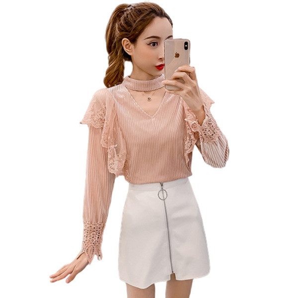 Modern női blúz fehér és rózsaszín színben, csipkével és V-nyakkal