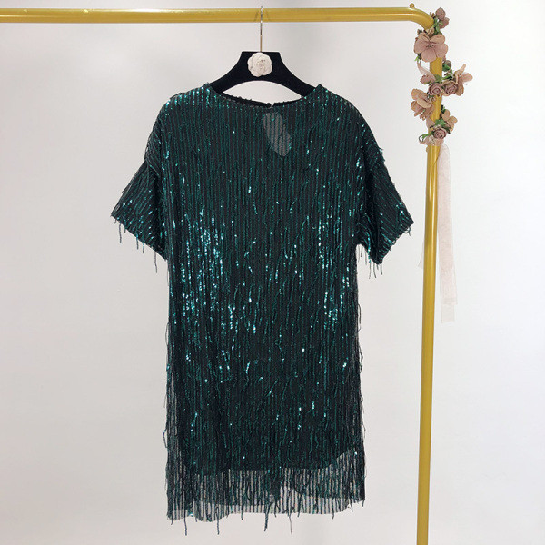 Modern ruha egyenes modell zöld és fekete flitterekkel